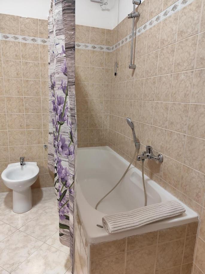 La Casa Di Giada, Appartamento In Villetta Con Aria Condizionata, Wi-Fi E Parcheggio Gratuito Poggi Exterior foto